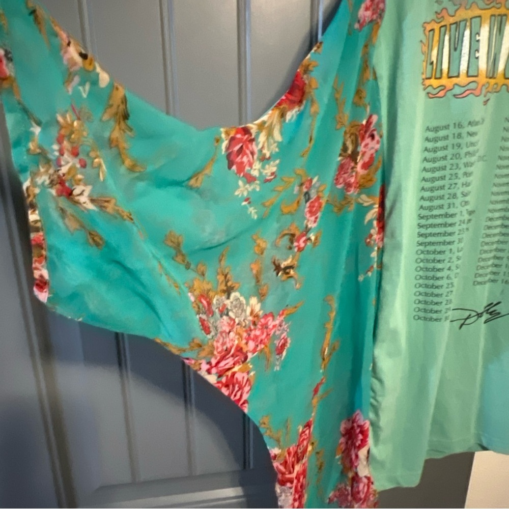 Upscale Dolly Parton T-Shirt Kimono-one size fits most - Picture 7 of 8